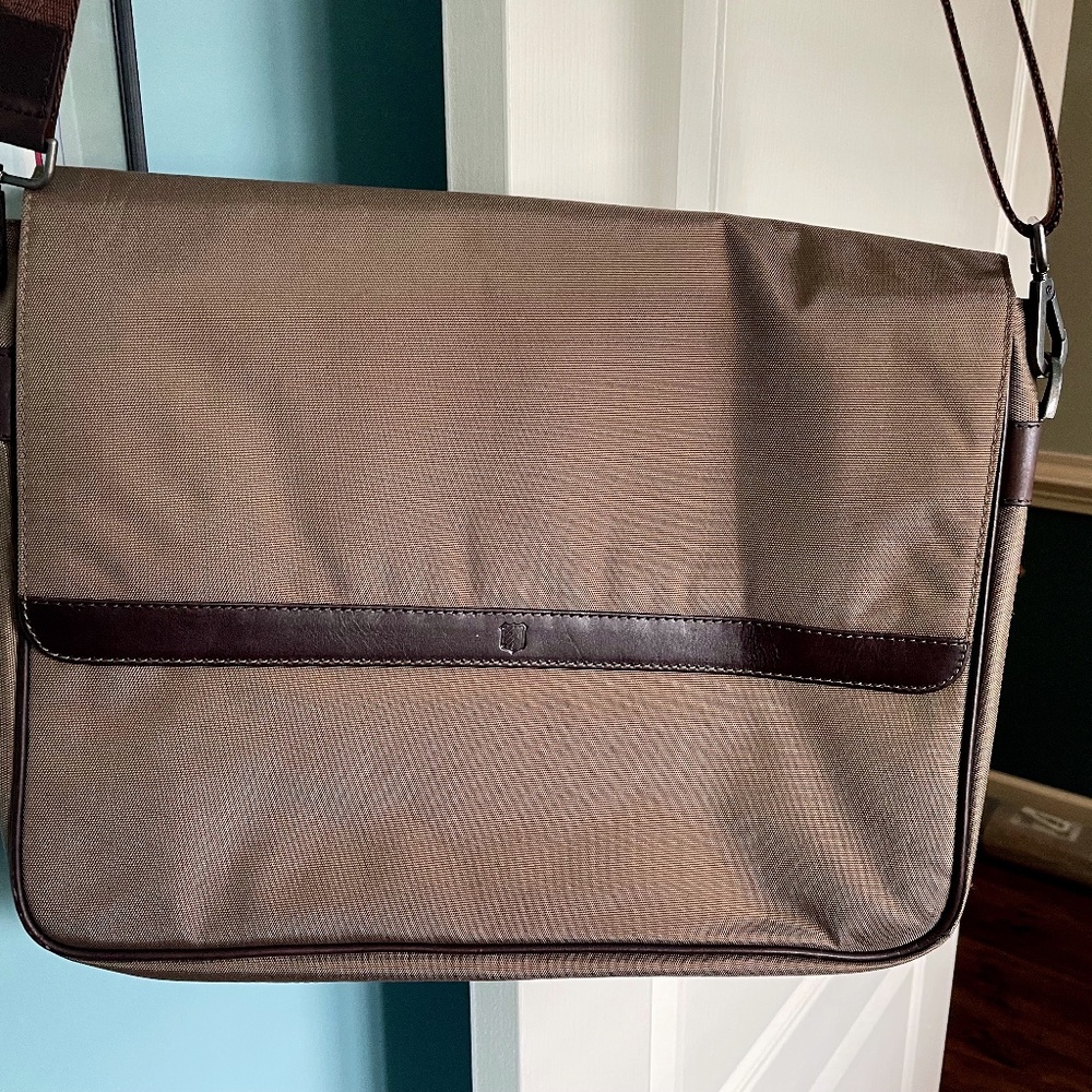 Jos. A Bank Messenger Bag/Computer Bag/Brief Case